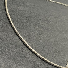 Load image into Gallery viewer, Hammered silver necklet