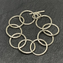 Load image into Gallery viewer, Hammered silver open circle chain bracelet