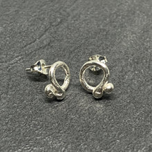 Load image into Gallery viewer, Hammered silver double "bubble" open circle studs