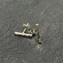 Load image into Gallery viewer, Square hammered silver bar studs