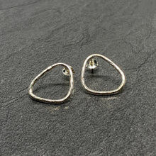 Load image into Gallery viewer, Hammered silver "pebble" studs