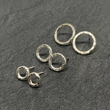 Load image into Gallery viewer, Square hammered silver open circle studs