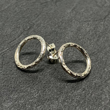 Load image into Gallery viewer, Square hammered silver open circle studs