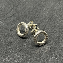 Load image into Gallery viewer, Square hammered silver open circle studs