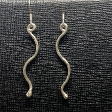 Load image into Gallery viewer, Hammered silver wavy drops