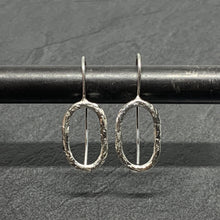 Load image into Gallery viewer, Hammered silver open oval drops