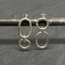 Load image into Gallery viewer, Hammered silver open circle and oval opposite drops