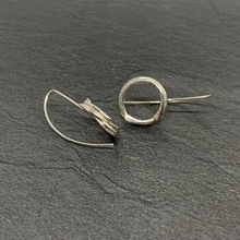 Load image into Gallery viewer, Twined silver circle drops