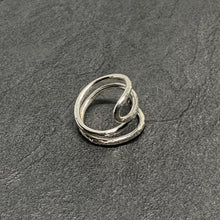 Load image into Gallery viewer, Hammered silver open ring
