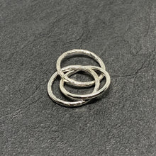 Load image into Gallery viewer, Square hammered silver triple ring
