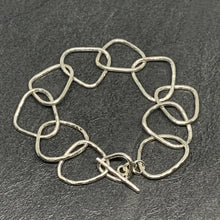 Load image into Gallery viewer, Hammered silver &quot;pebble&quot; chain bracelet
