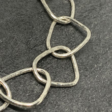 Load image into Gallery viewer, Hammered silver &quot;pebble&quot; chain bracelet
