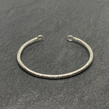 Load image into Gallery viewer, Hammered silver open circle cuff
