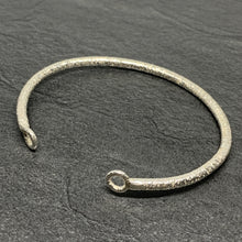 Load image into Gallery viewer, Hammered silver open circle cuff
